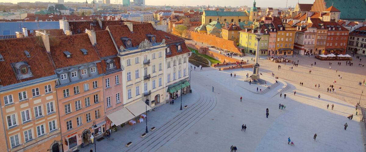 城堡廣場 设有 懷舊元素 和 廣場