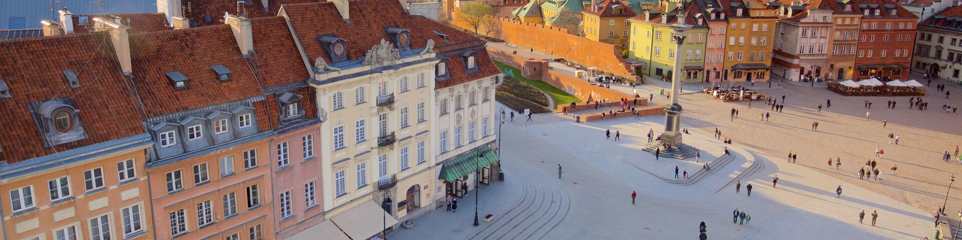 Plaza del Castillo que incluye elementos patrimoniales y una plaza