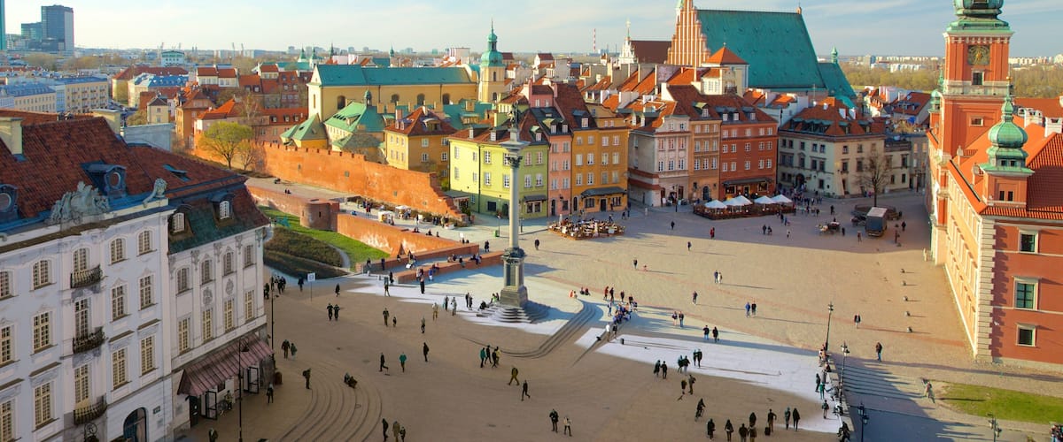 Castle Square showing a city and a square or plaza