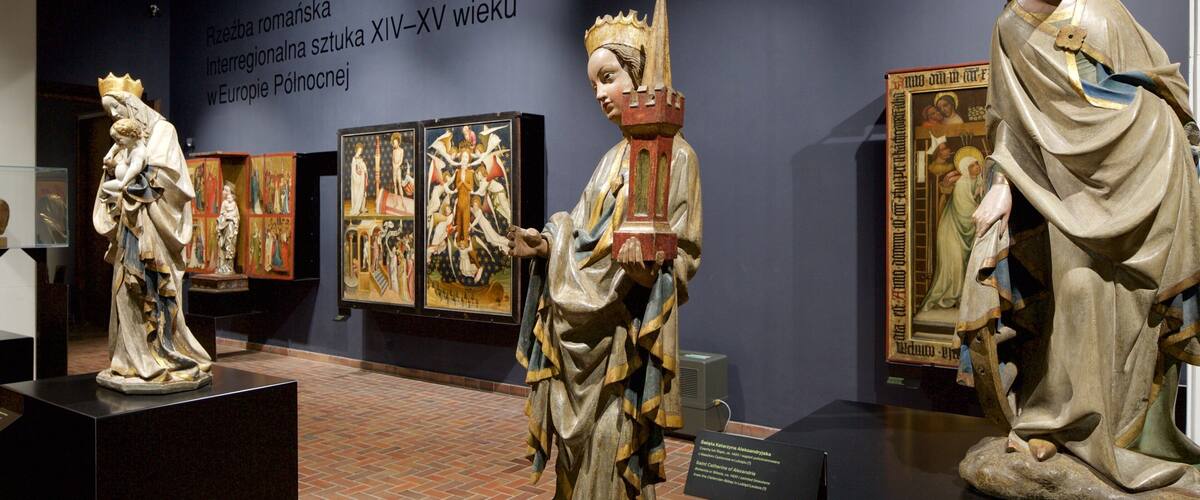 Museo Nacional ofreciendo vistas interiores