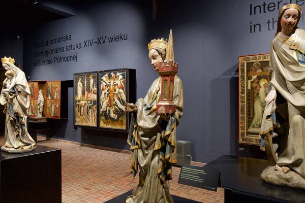 Museo Nacional ofreciendo vistas interiores