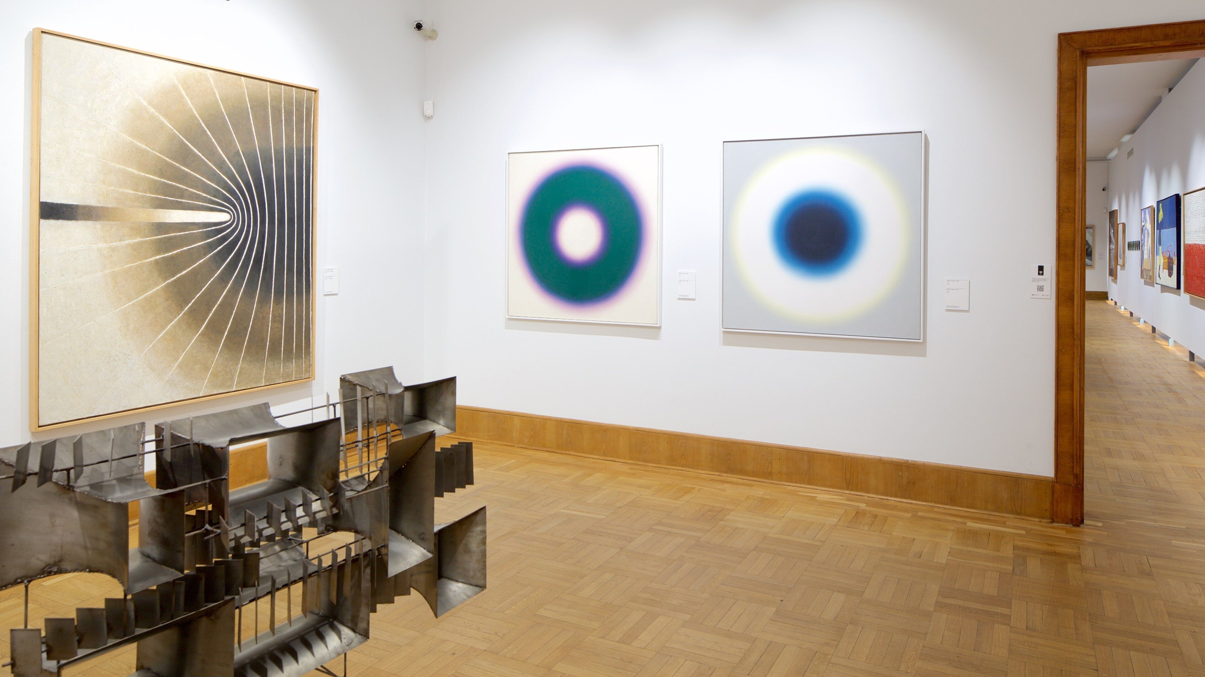 Musée national mettant en vedette art et vues intérieures