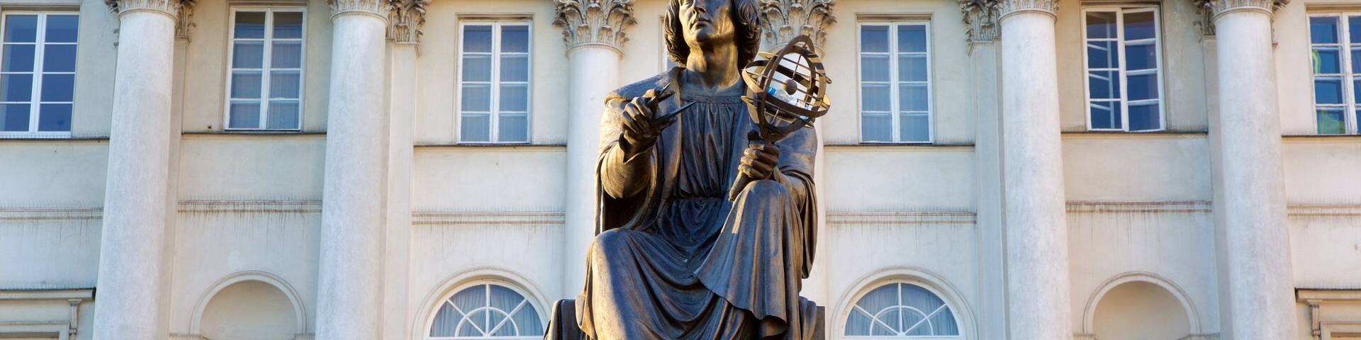 Copernicus Monument which includes a statue or sculpture