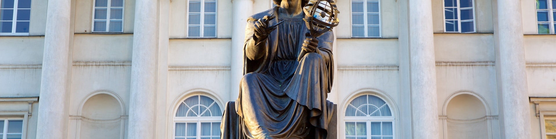 Copernicus Monument which includes a statue or sculpture