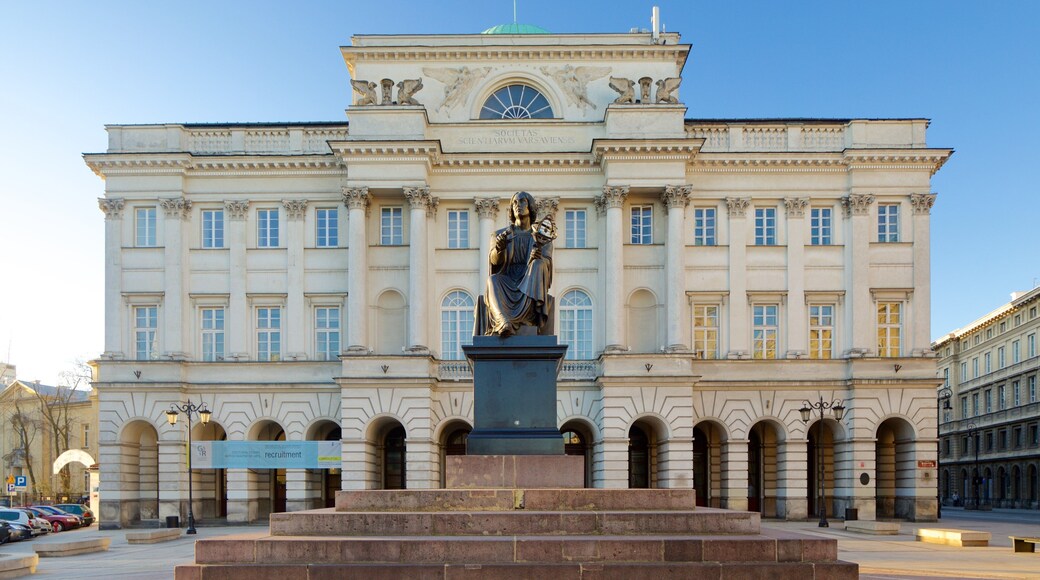 Copernicus Monument showing a statue or sculpture