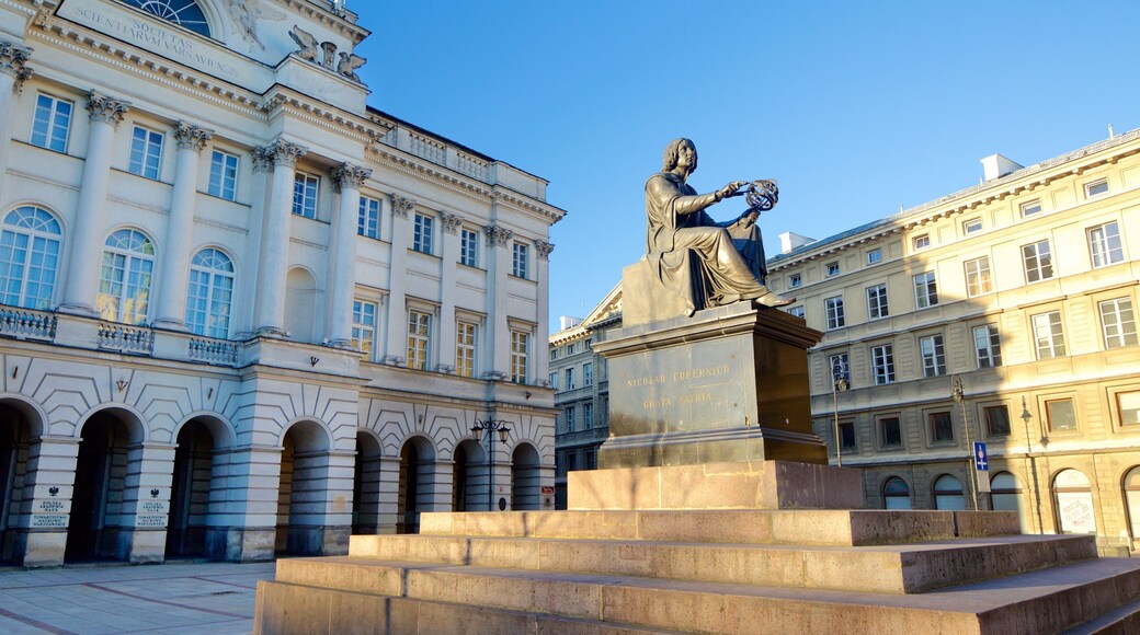 Copernicus Monument which includes a statue or sculpture
