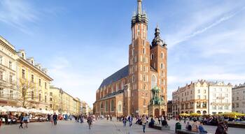 Basílica de Santa María ofreciendo imágenes de calles y una plaza