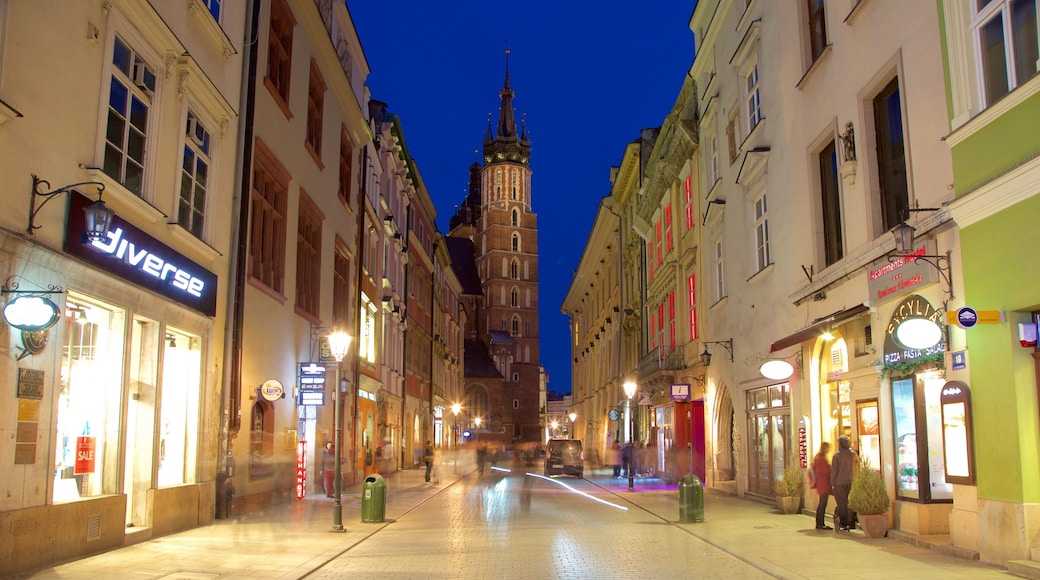 มหาวิหารเซนต์แมรี่ แสดง วิวเมือง และ วิวกลางคืน