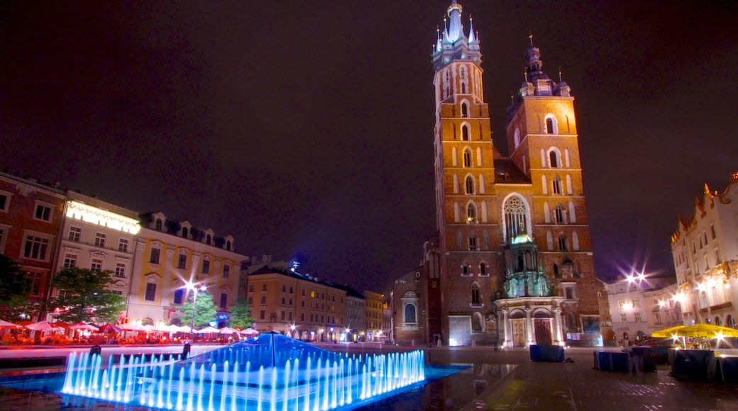 Mariakerk toont nachtleven, een kerk of kathedraal en een plein