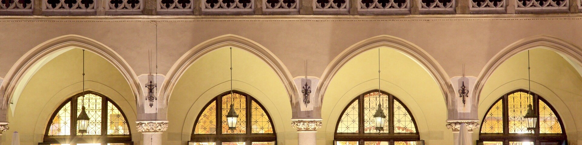 Halle aux draps qui includes sortie au restaurant et scĂšnes de nuit