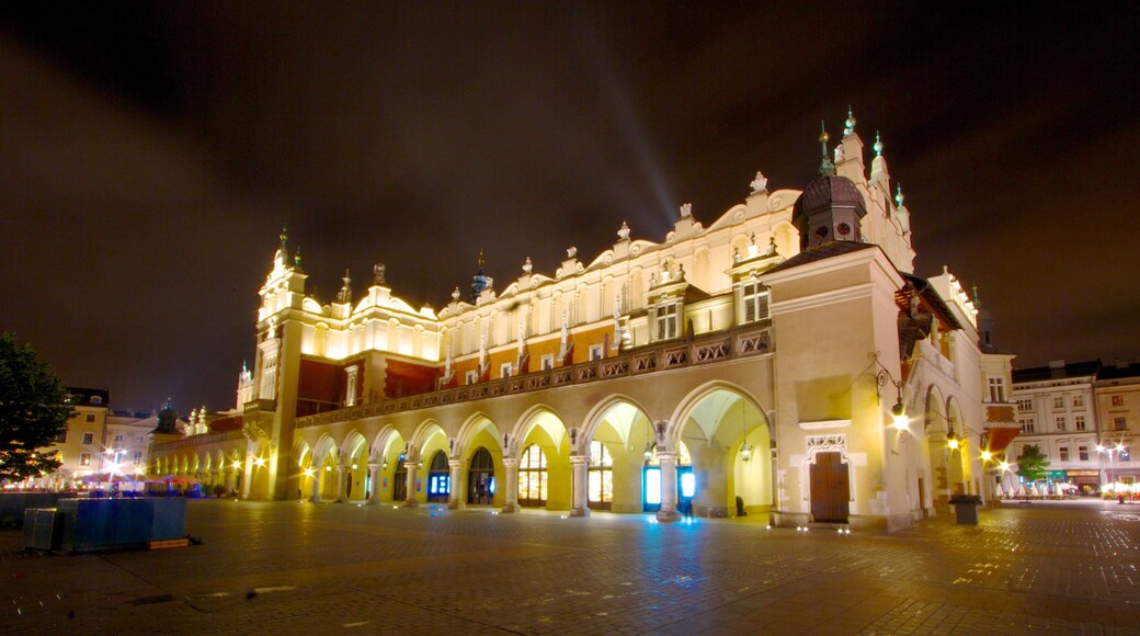 Sala dei panni che include città, architettura d\'epoca e piazza