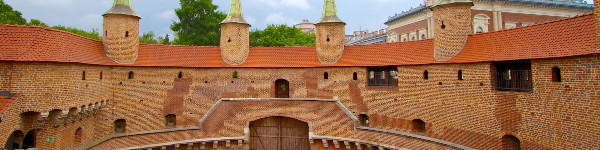 Krakow Barbican mostrando arquitetura de patrimônio e um pequeno castelo ou palácio