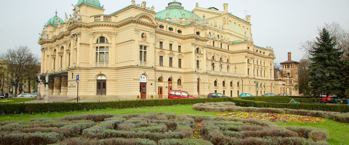 Teatro Juliusz Slowacki que incluye escenas de teatro, elementos patrimoniales y un jardín