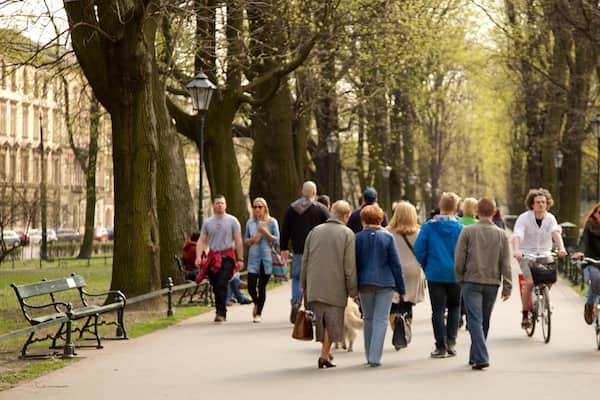 Planty Park which includes a garden as well as a small group of people