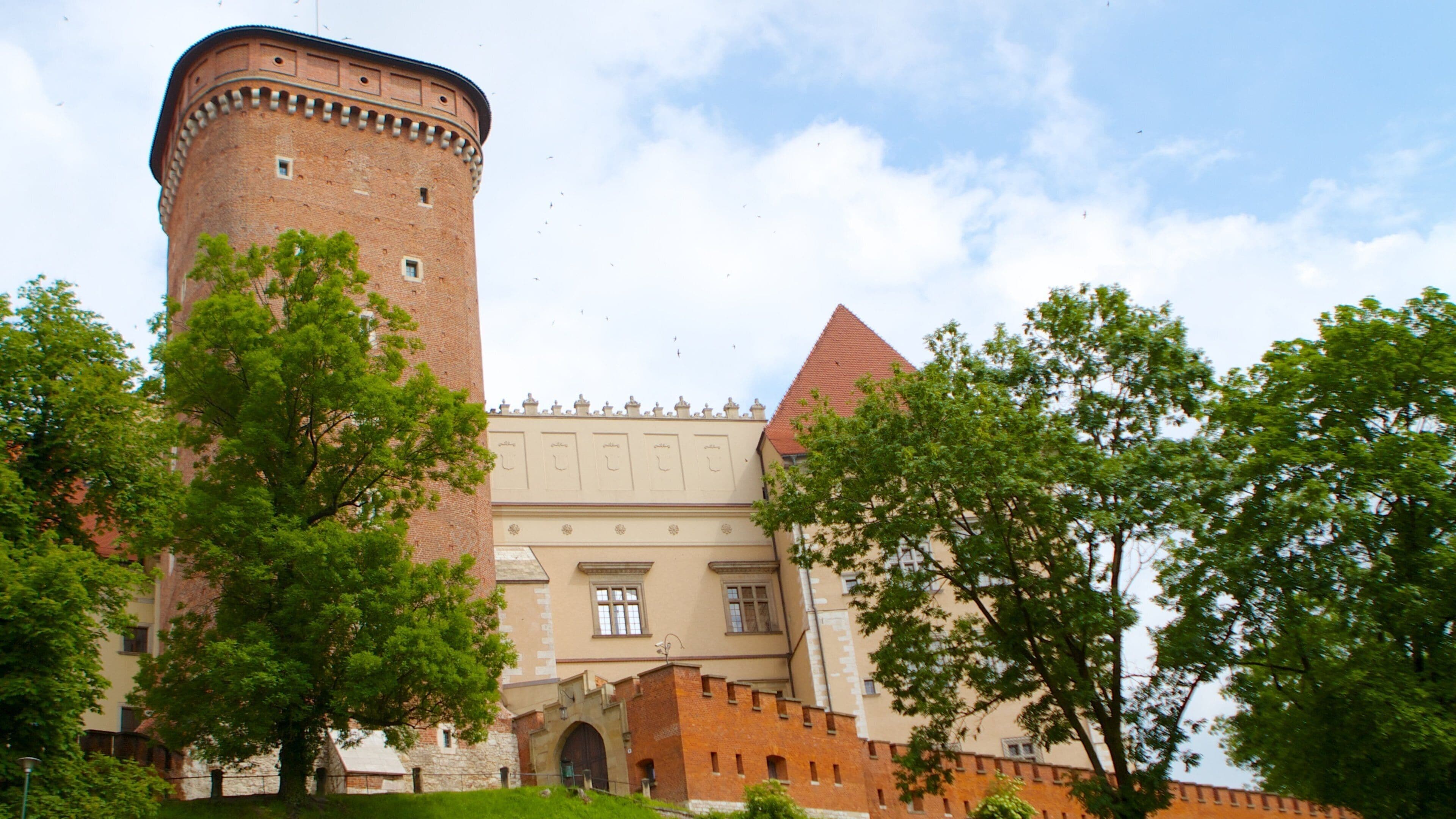 Planty Park featuring heritage architecture and a castle