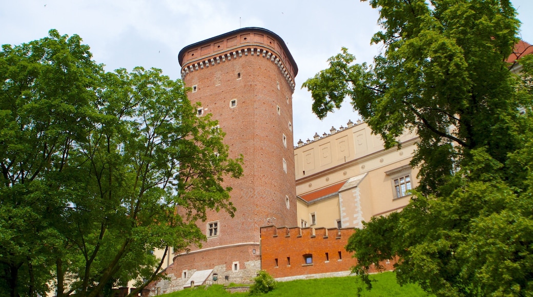Planty-parken som viser historiske bygningsværker og et slot