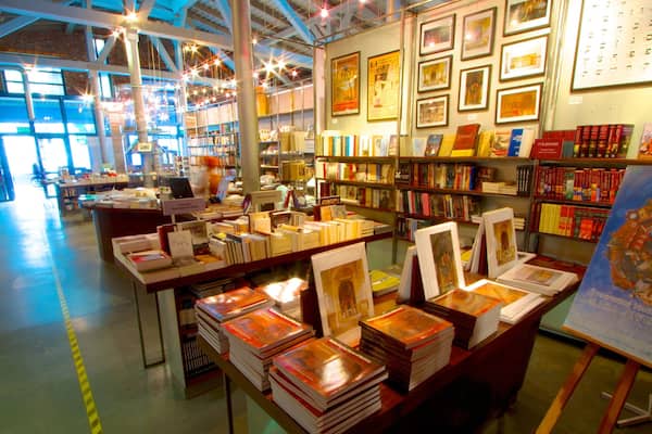 Galicia Jewish Museum showing interior views