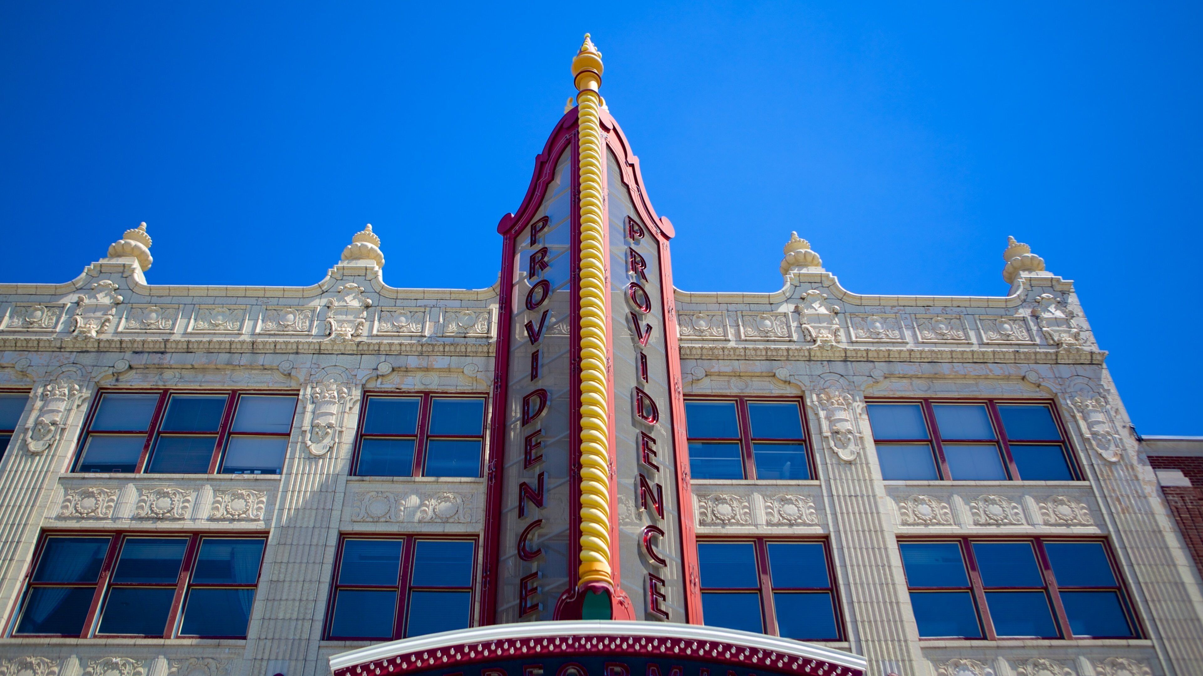 Providence Performing Arts Center welches beinhaltet Beschilderung