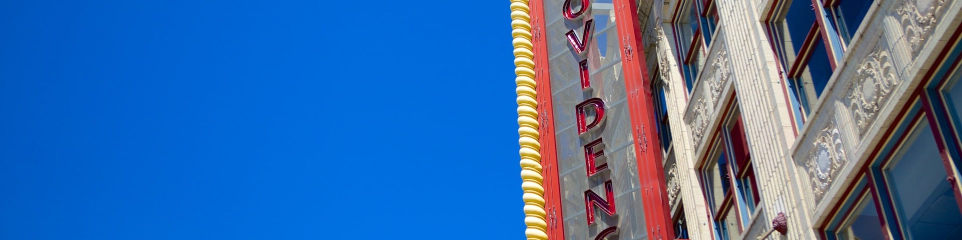 Centro de Artes CĂȘnicas Providence caracterizando sinalização