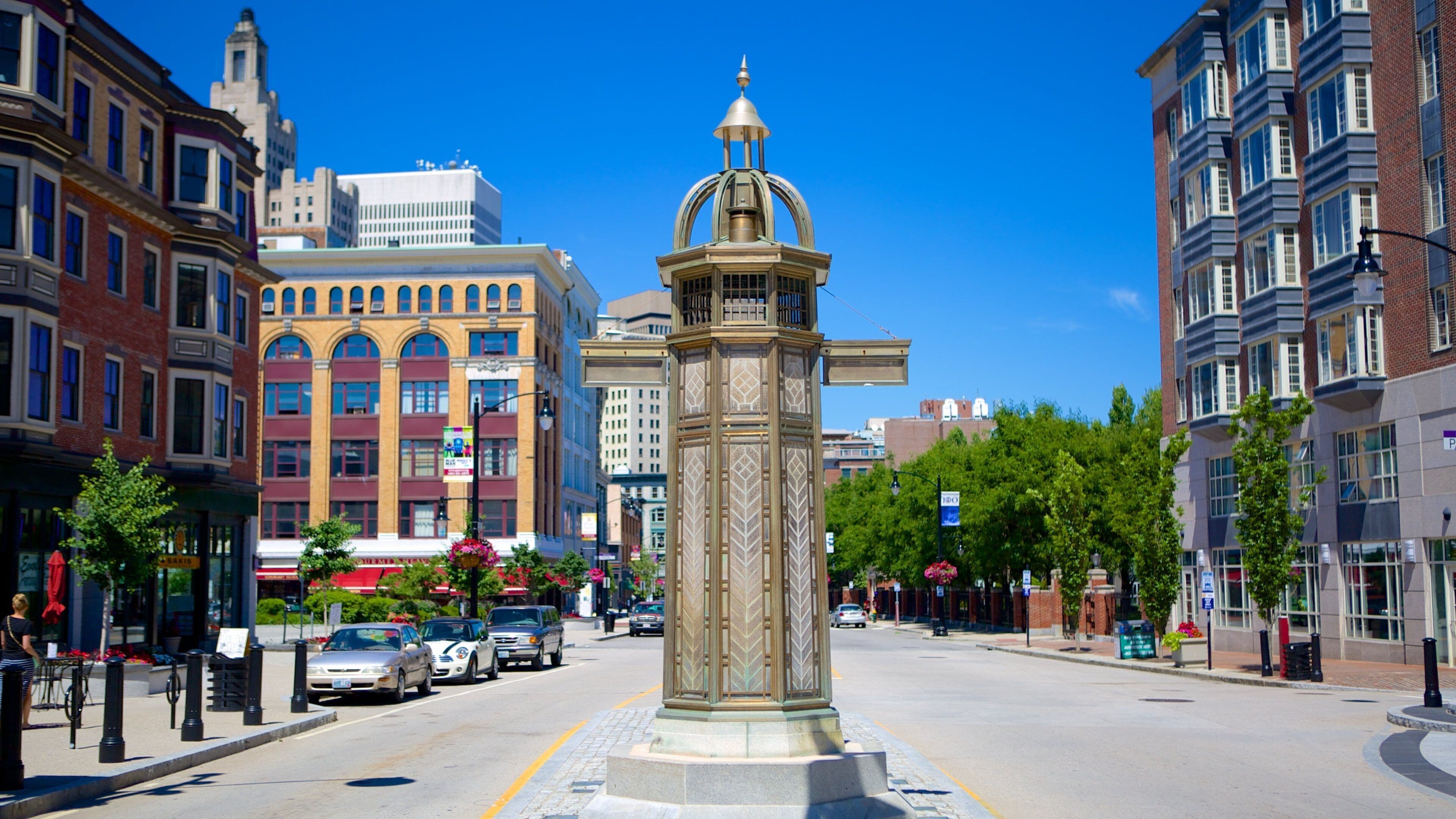Providence Performing Arts Center welches beinhaltet Straßenszenen
