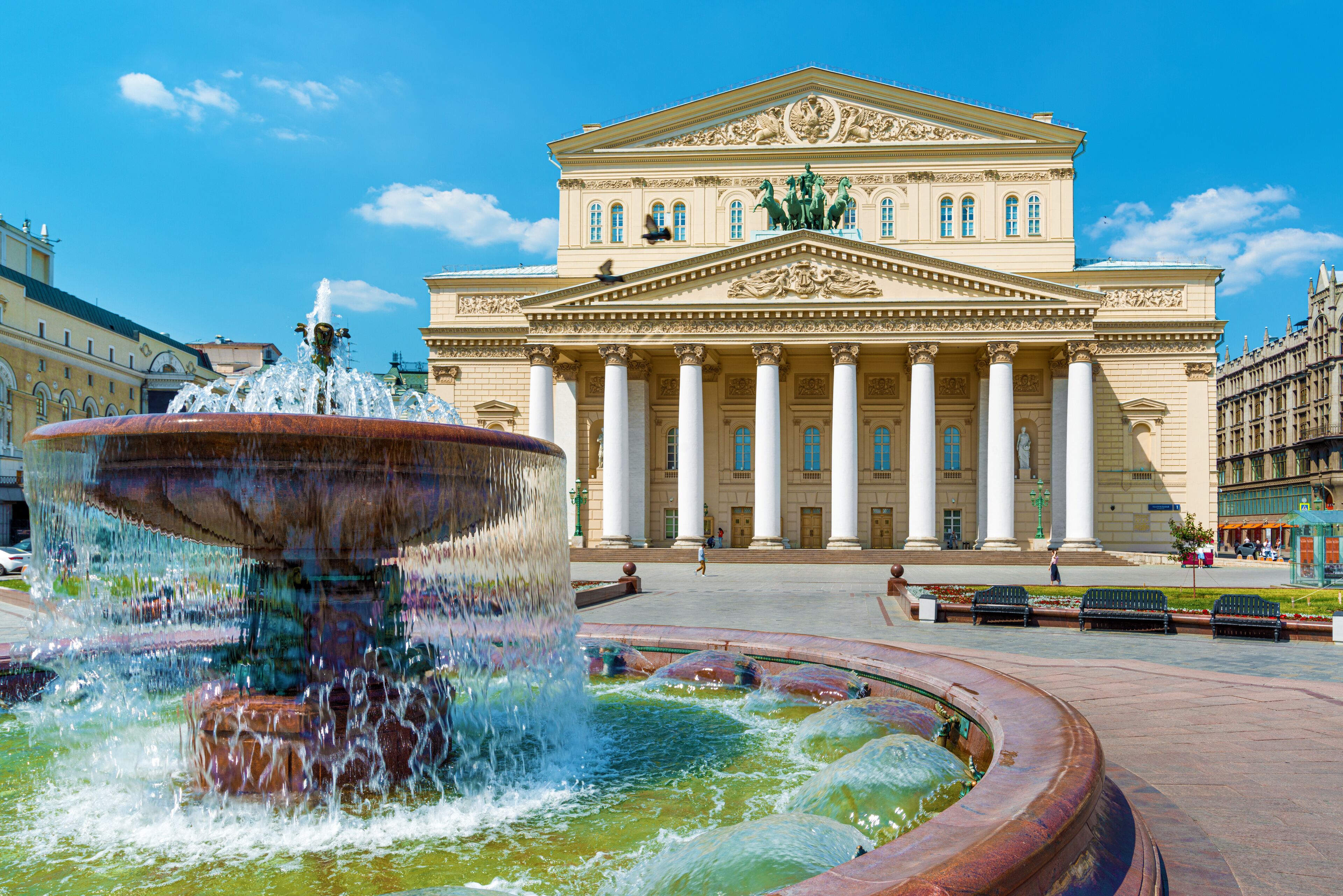 Teatralnaya Square with fountain and Bolshoi Theatre, Moscow, Russia