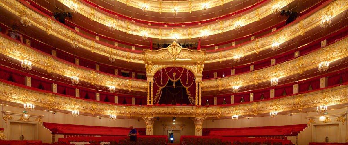 Bolshoi-teatern presenterar teaterscener, historisk arkitektur och interiörer