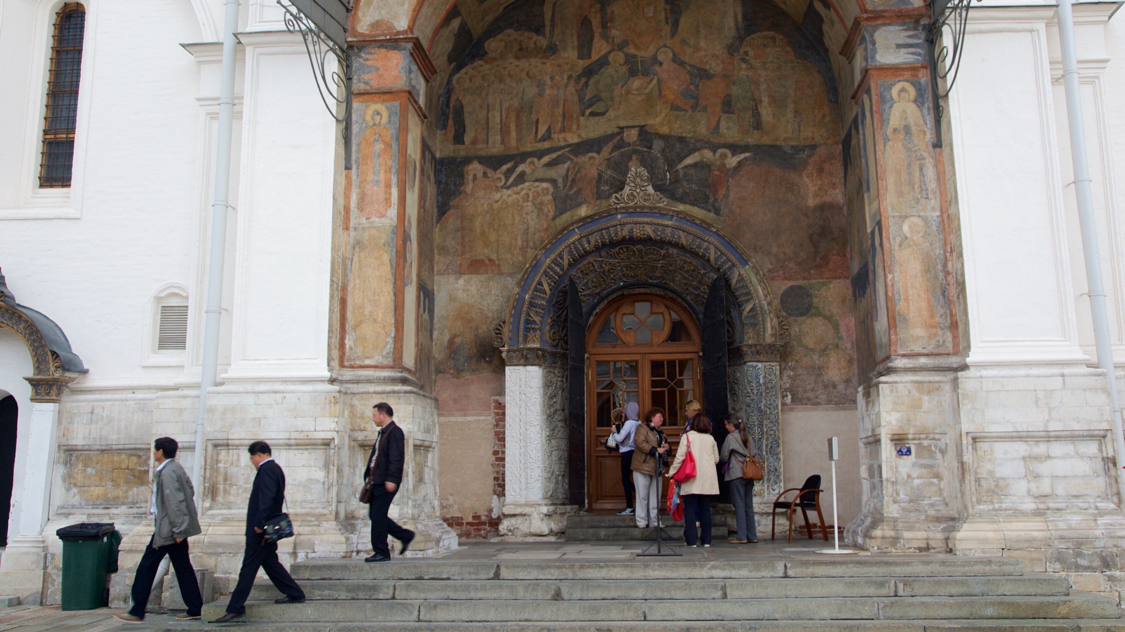 Ærkeenglens Katedral og byder på historiske bygningsværker