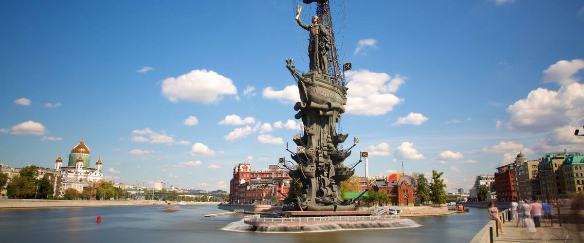 Peter the Great Monument showing a river or creek and a monument