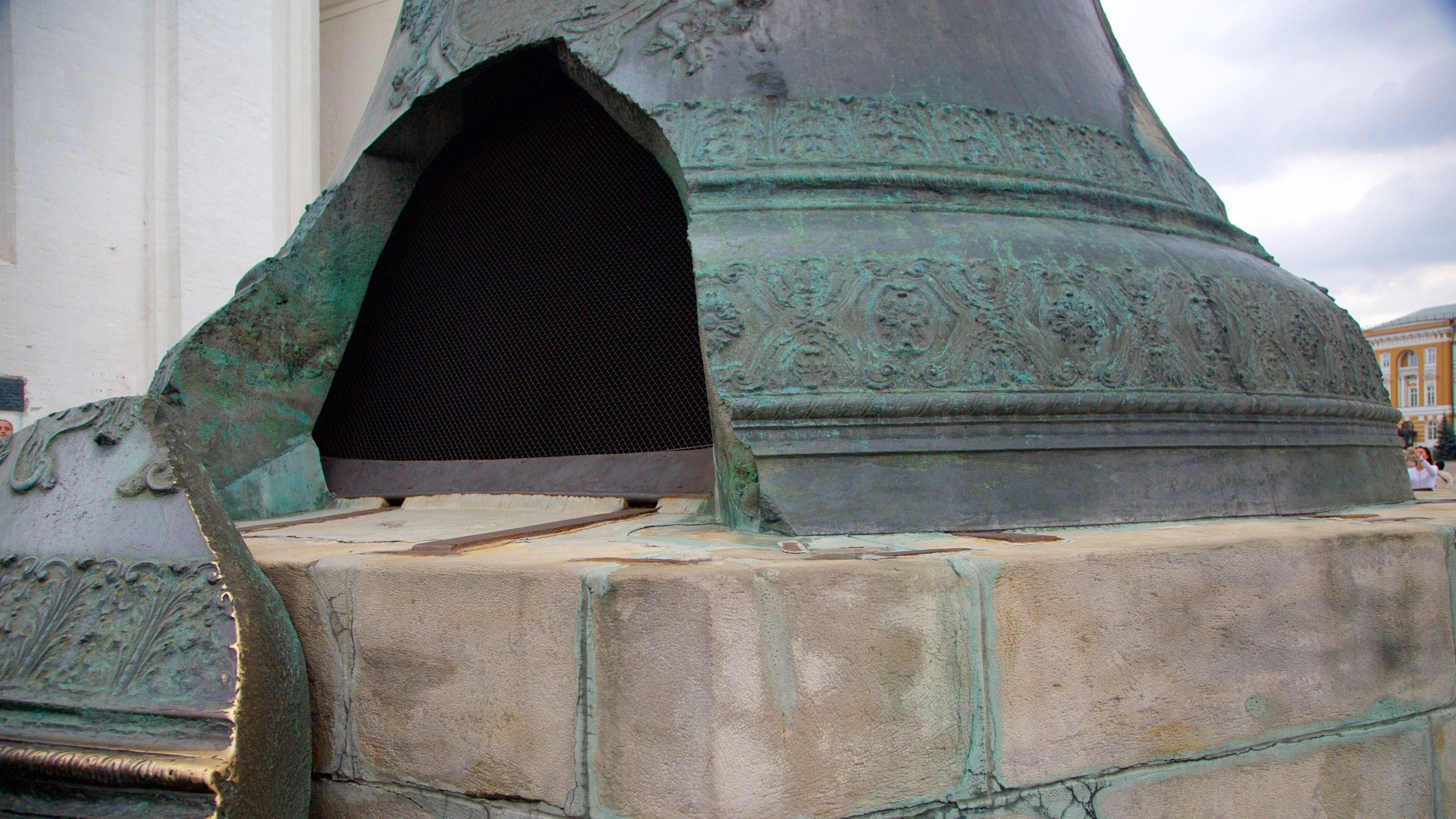 Tsar-klockan - Tsar-kanonen presenterar historiska element