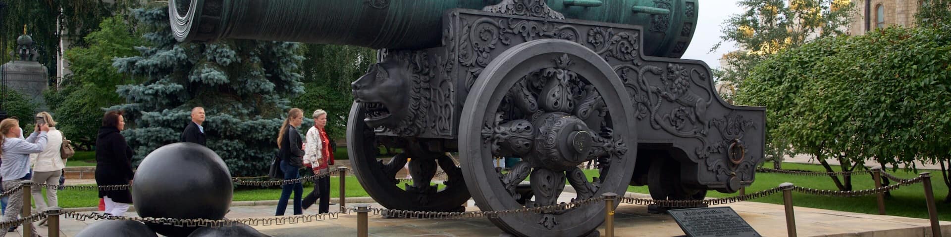 Tsar Bell - Tsar Cannon which includes heritage architecture, heritage elements and military items