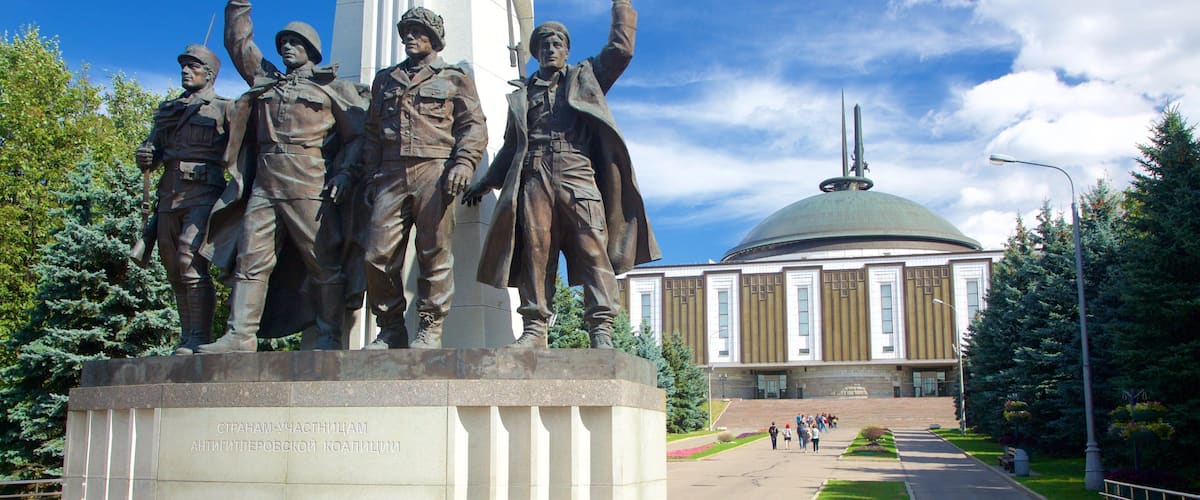 Parque de la Victoria mostrando una estatua o escultura y un monumento