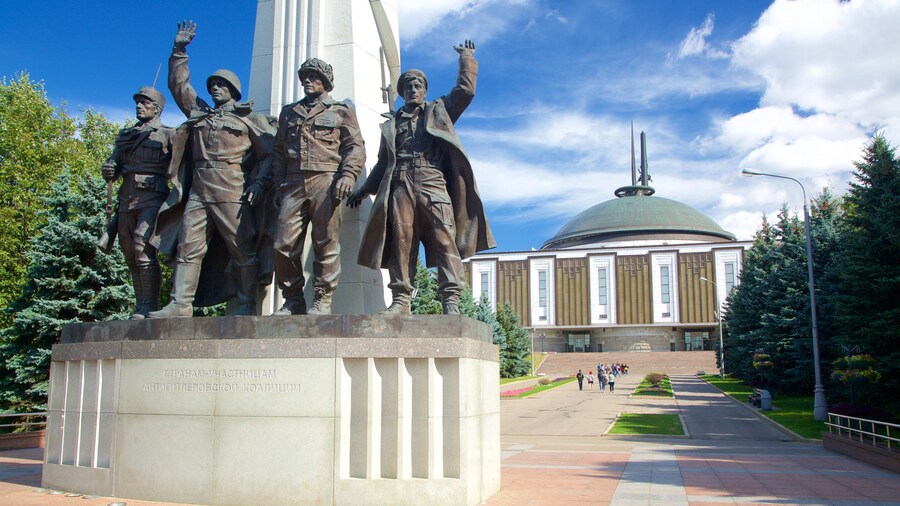Victory Park featuring a statue or sculpture and a monument
