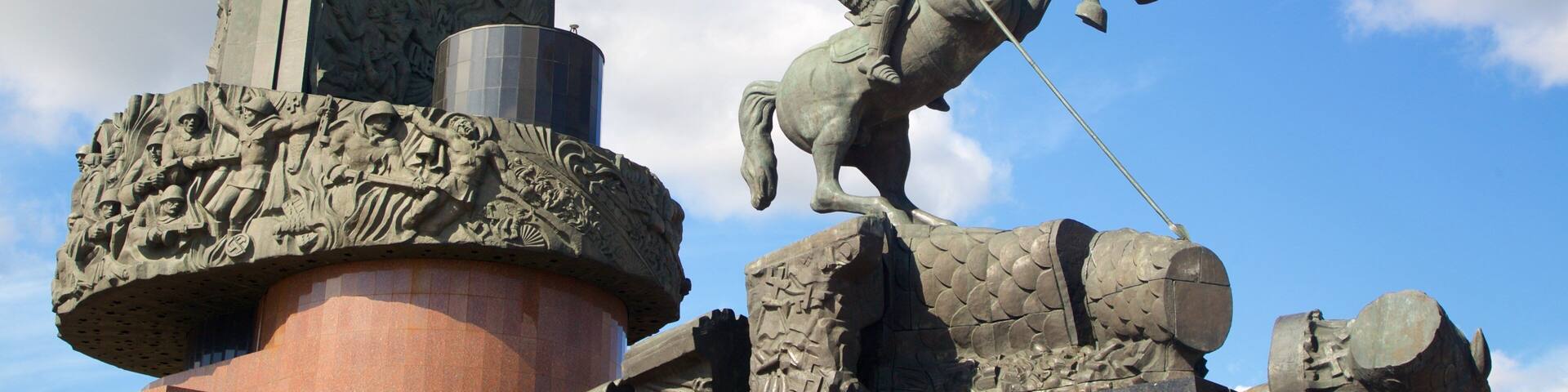 Victory Park featuring a statue or sculpture