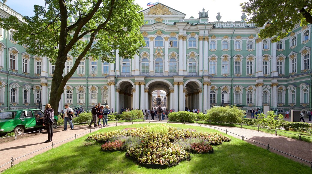Hermitage mostrando arquitetura de patrimônio e um jardim