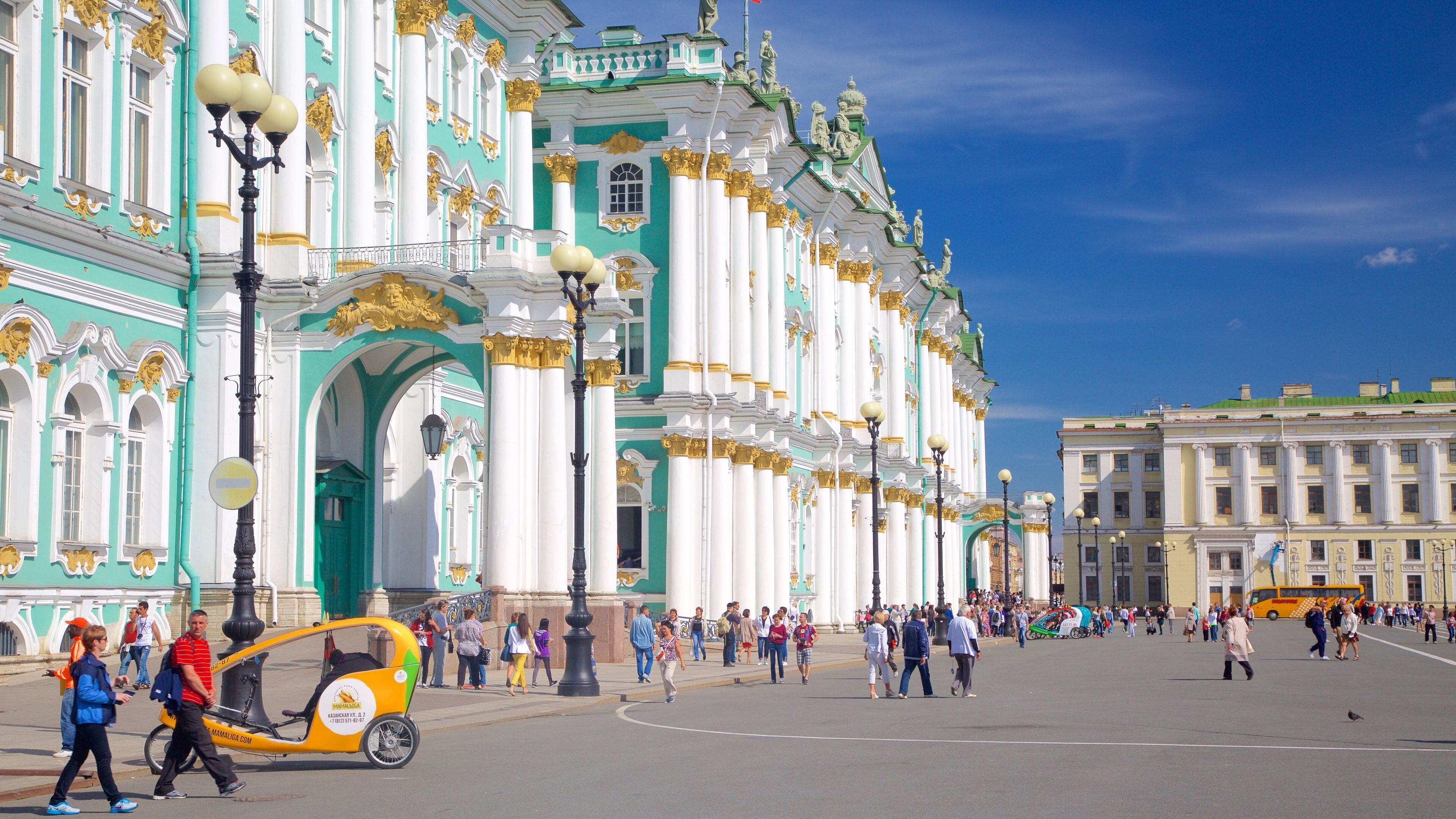 Hermitage showing heritage architecture and a square or plaza