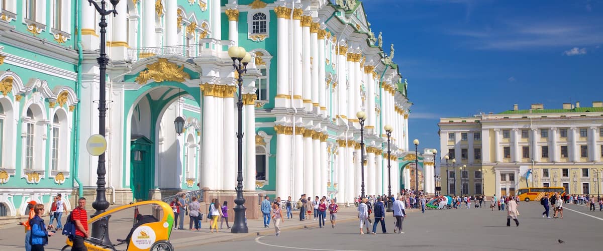 Hermitage ofreciendo una plaza y arquitectura patrimonial