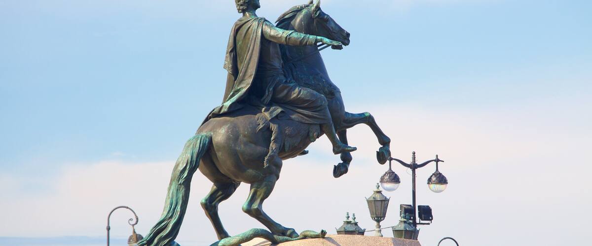 Le Cavalier de bronze mettant en vedette statue ou sculpture