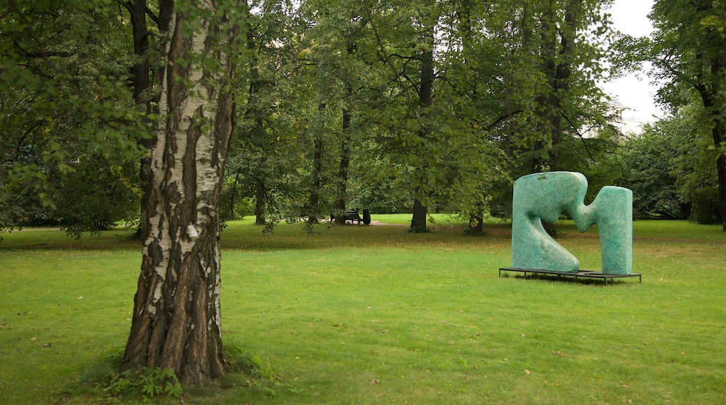 St. Petersburg Botanical Garden featuring a garden and outdoor art