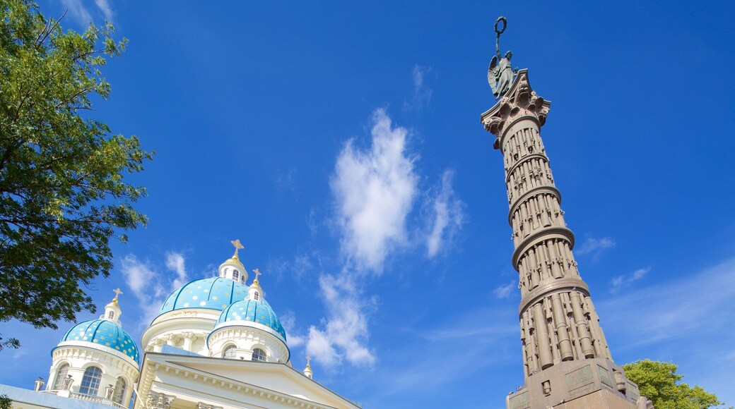 Trinity Cathedral toont historische architectuur