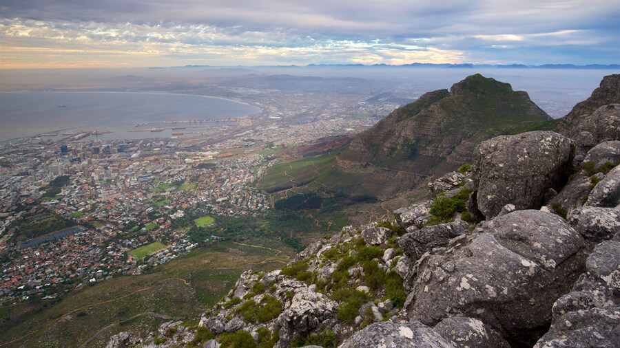 Devils Peak which includes a city