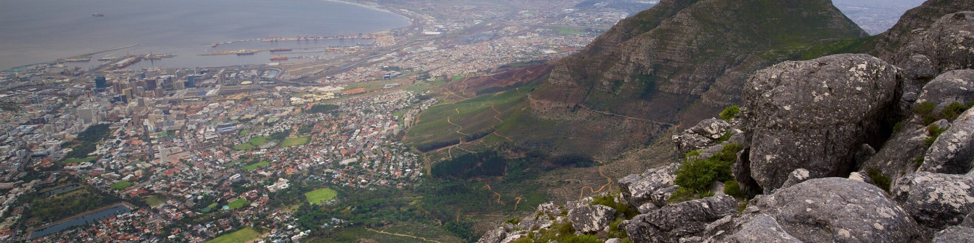 Devils Peak caracterizando uma cidade