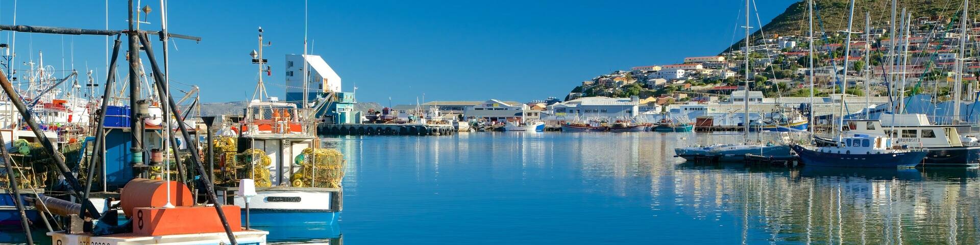 Hout Bay Beach mit einem Marina