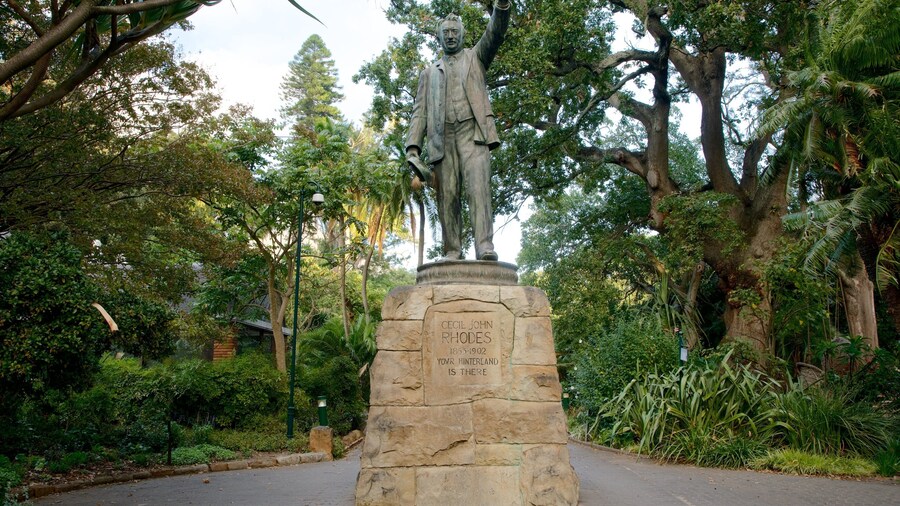 Company Gardens which includes signage and a garden