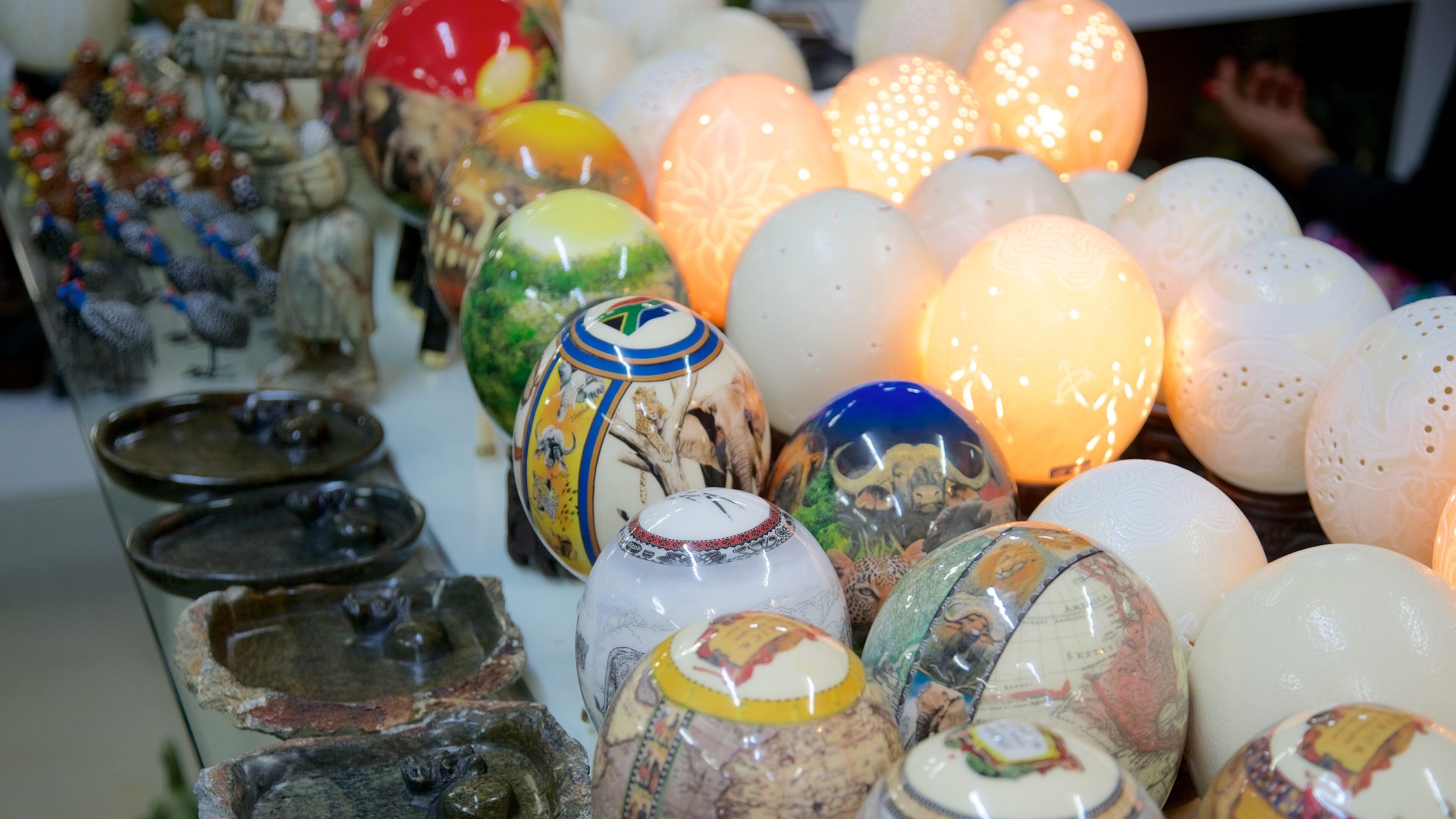 Long Street which includes interior views, shopping and markets