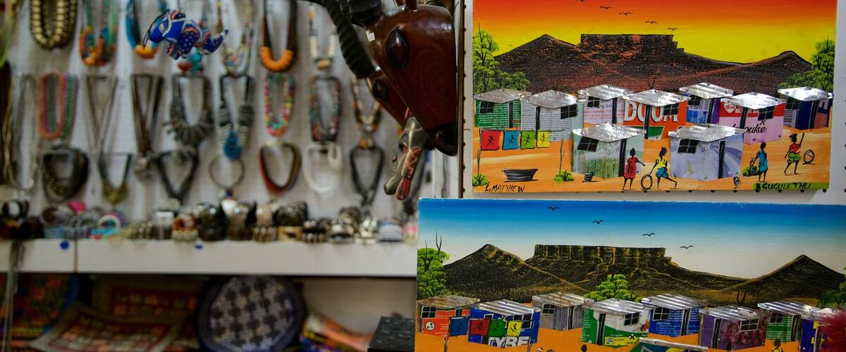 Long Street showing markets, shopping and interior views