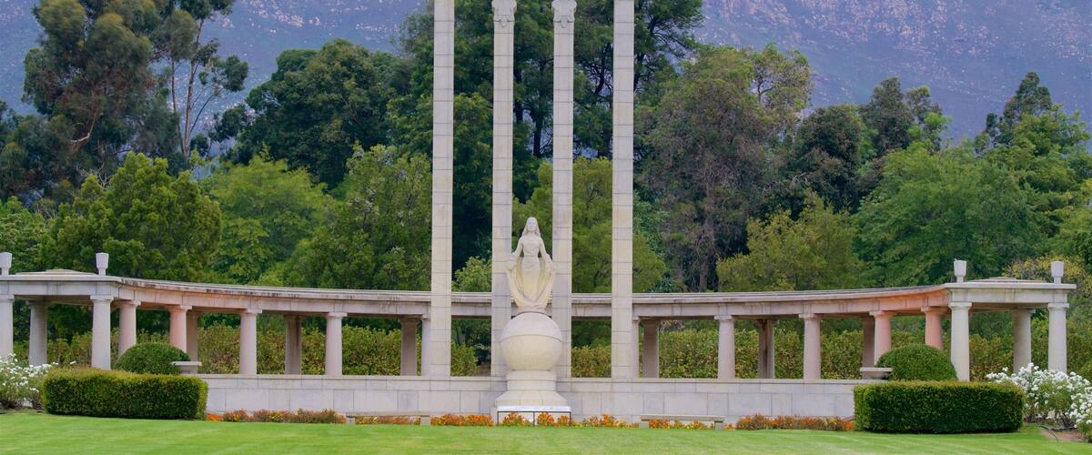 Hugenottendenkmal das einen Park, Monument und Statue oder Skulptur