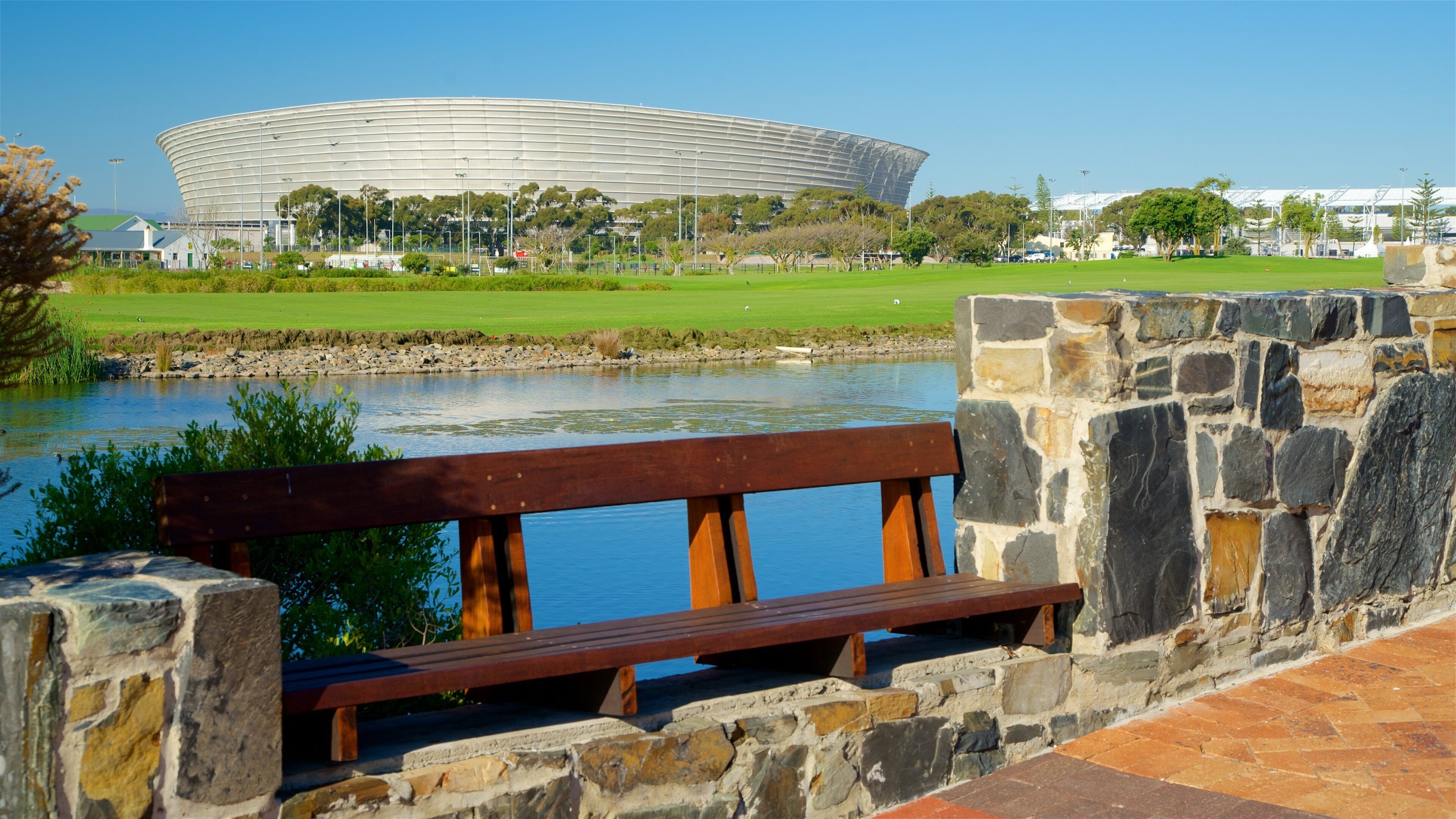 Green Point Park showing a park and a lake or waterhole