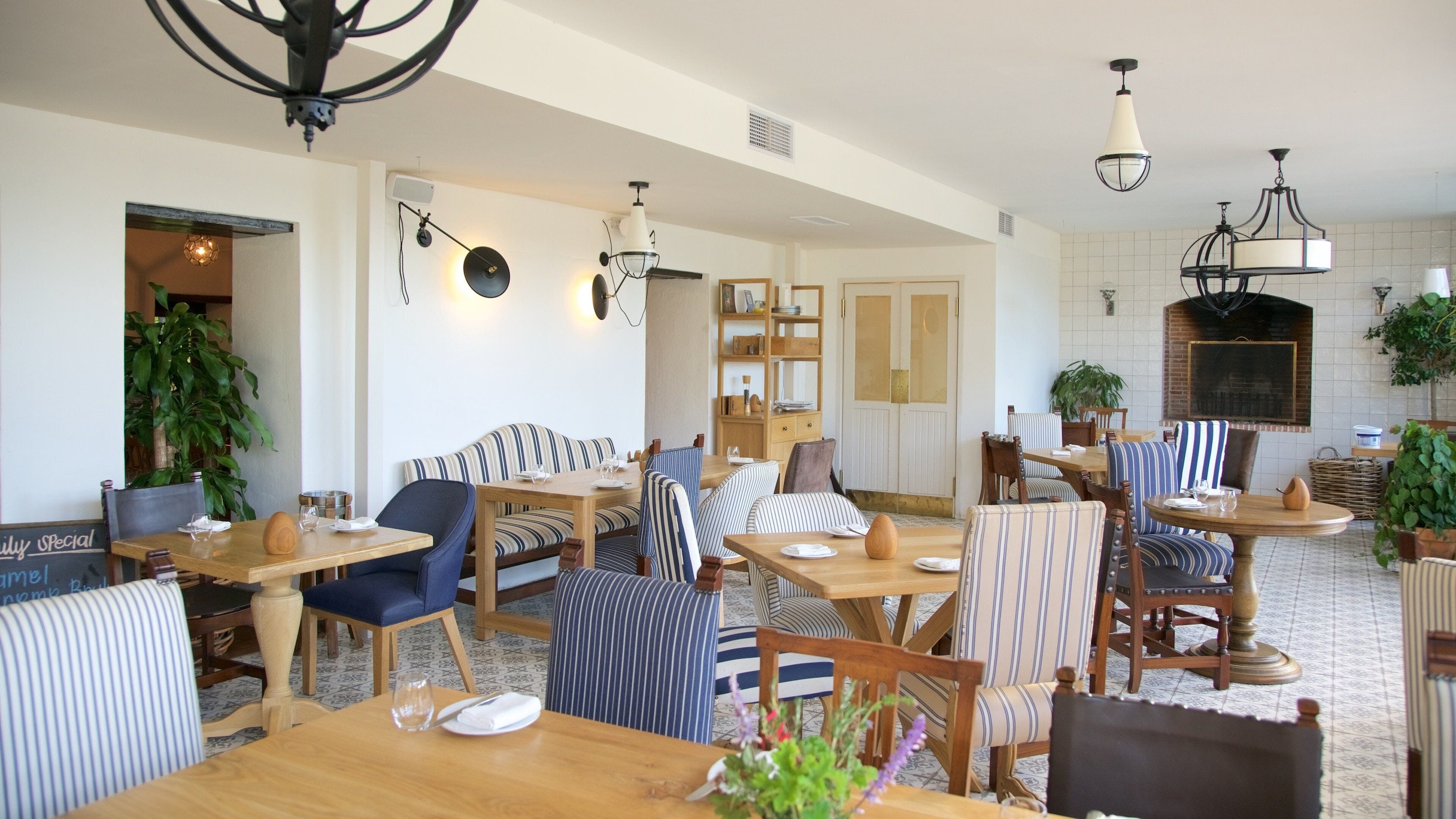 Boschendal Estate caracterizando jantar fora e vistas internas