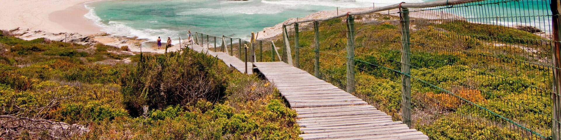 Recommended by the lady boss at our accomodation, this place was an unexpected visit and we were so glad to visit it. Beautiful sky and turquoise-looking sea. What better way to spend our holiday with surprises!