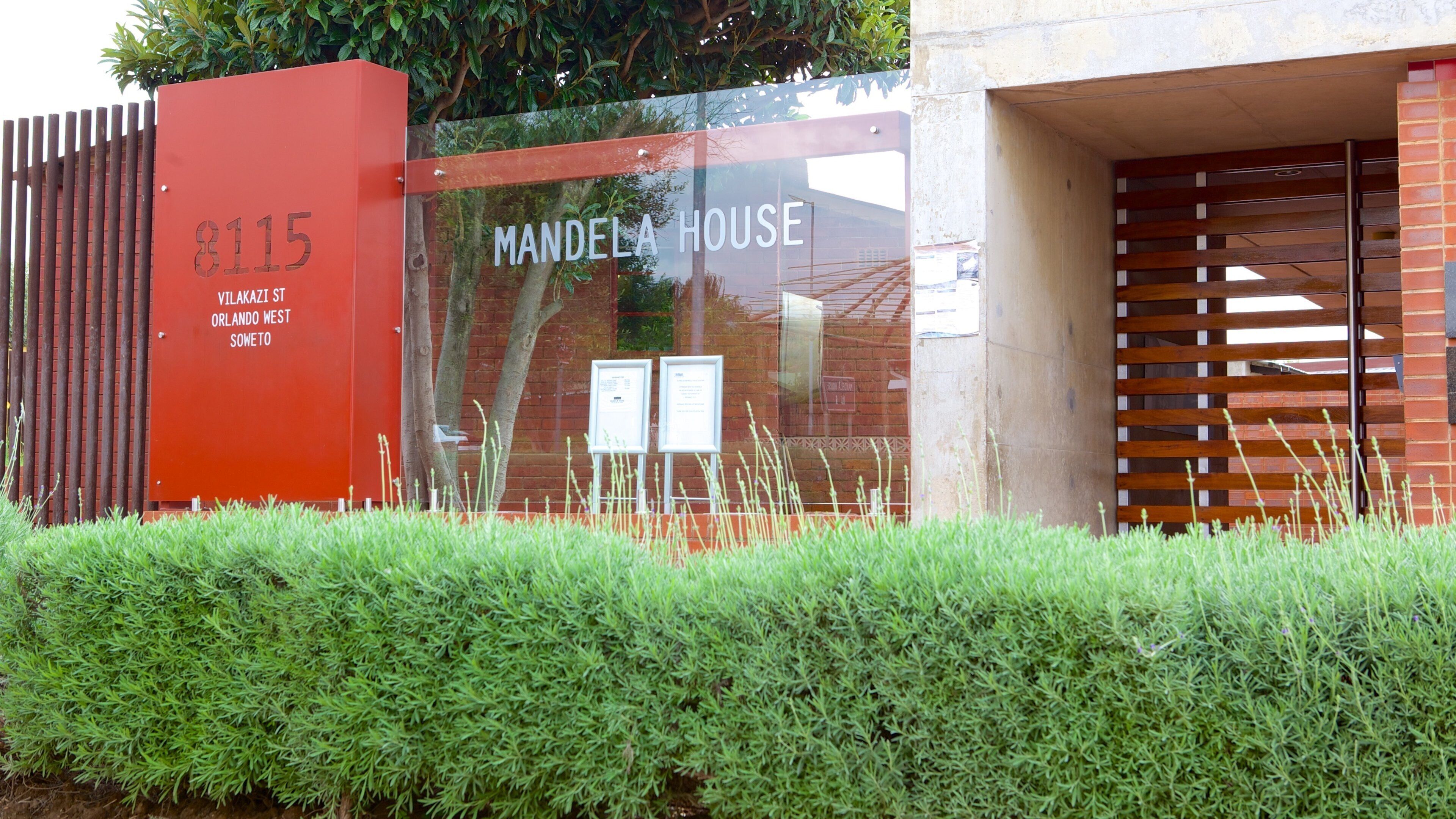 Mandela House featuring signage